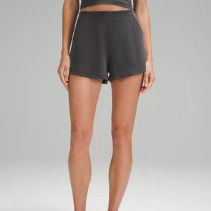 NWT lululemon Ribbed Softstreme High-Rise Short 2"